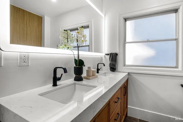 $1,799,999 | 1074 Annerley Road, Piedmont, CA 94610