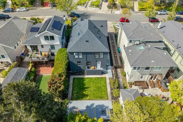 $1,799,999 | 1074 Annerley Road, Piedmont, CA 94610