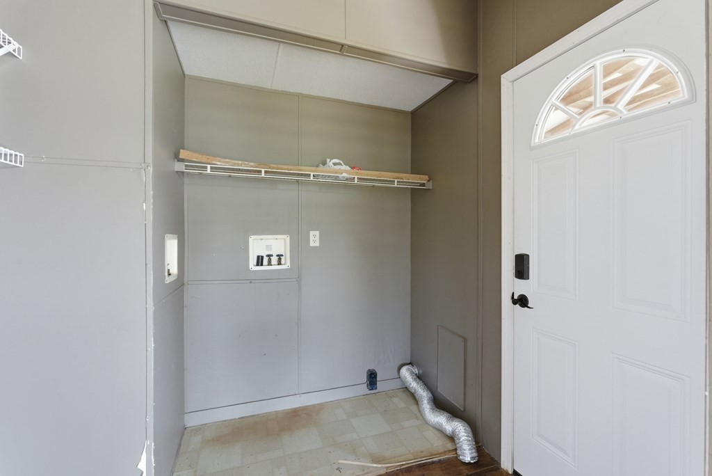 611 Farmer Road Walling, TN 38587 - Photo 15 of 27 a view of room