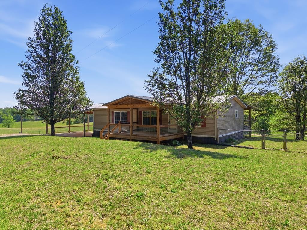 611 Farmer Road Walling, TN 38587 - Photo 2 of 27 a view of a house with a yard