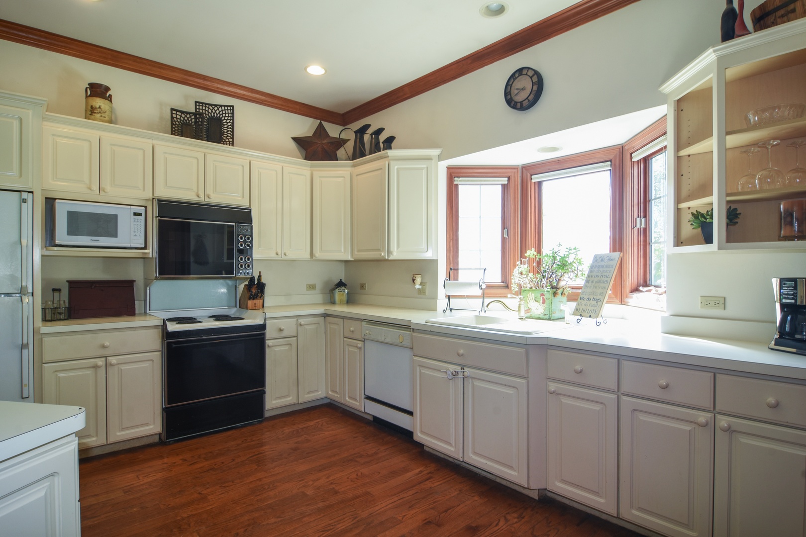 9N983 Dittman Road Elgin, IL 60124 - Photo 3 of 33