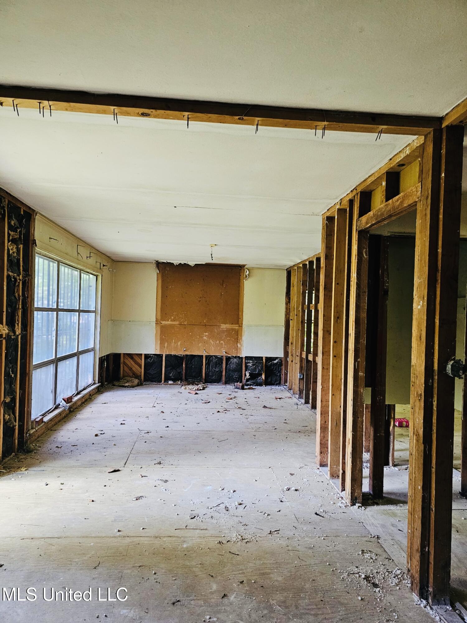 170 Cooper Road Jackson, MS 39212 - Photo 2 of 7 Living room