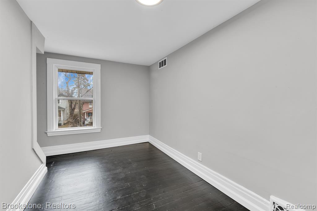 47 Summit Street Pontiac, MI 48342 - Photo 17 of 33 Gallery Image 17