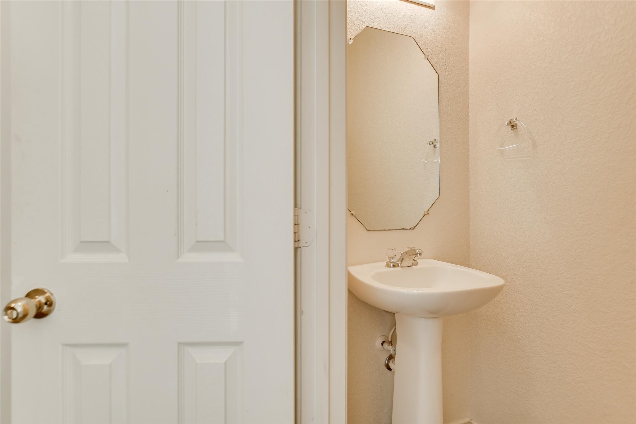 809 Sebastian Bend, Unit B Pflugerville, TX 78660 - Photo 21 of 34 a bathroom with a sink a mirror and tub