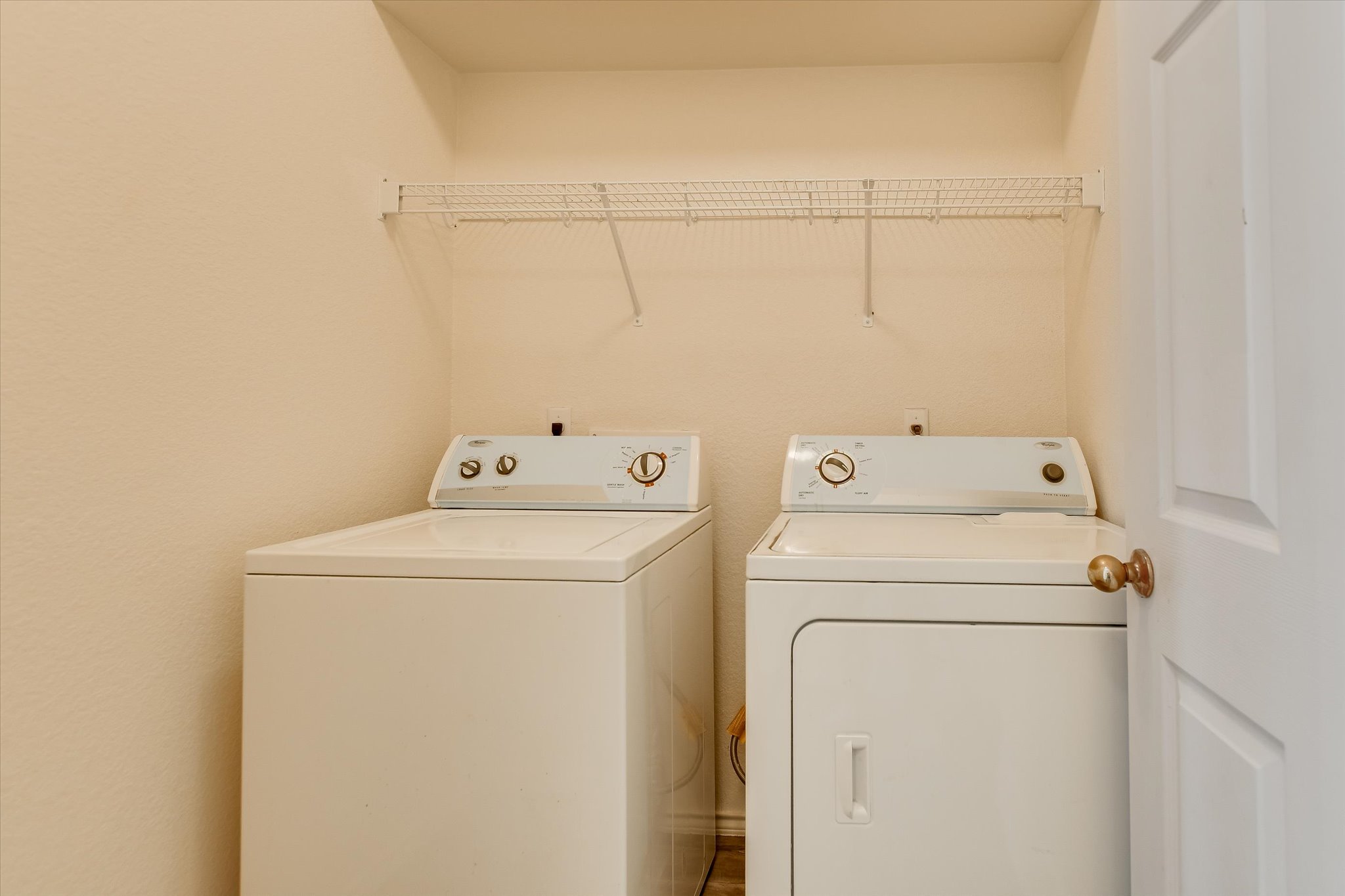 809 Sebastian Bend, Unit B Pflugerville, TX 78660 - Photo 22 of 34 a utility room with dryer and washer