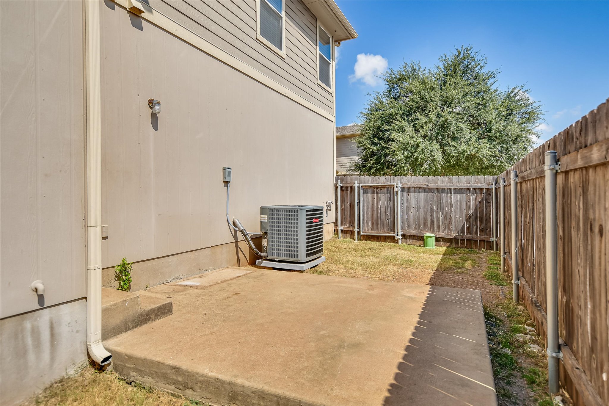 809 Sebastian Bend, Unit B Pflugerville, TX 78660 - Photo 23 of 34 a view of a backyard