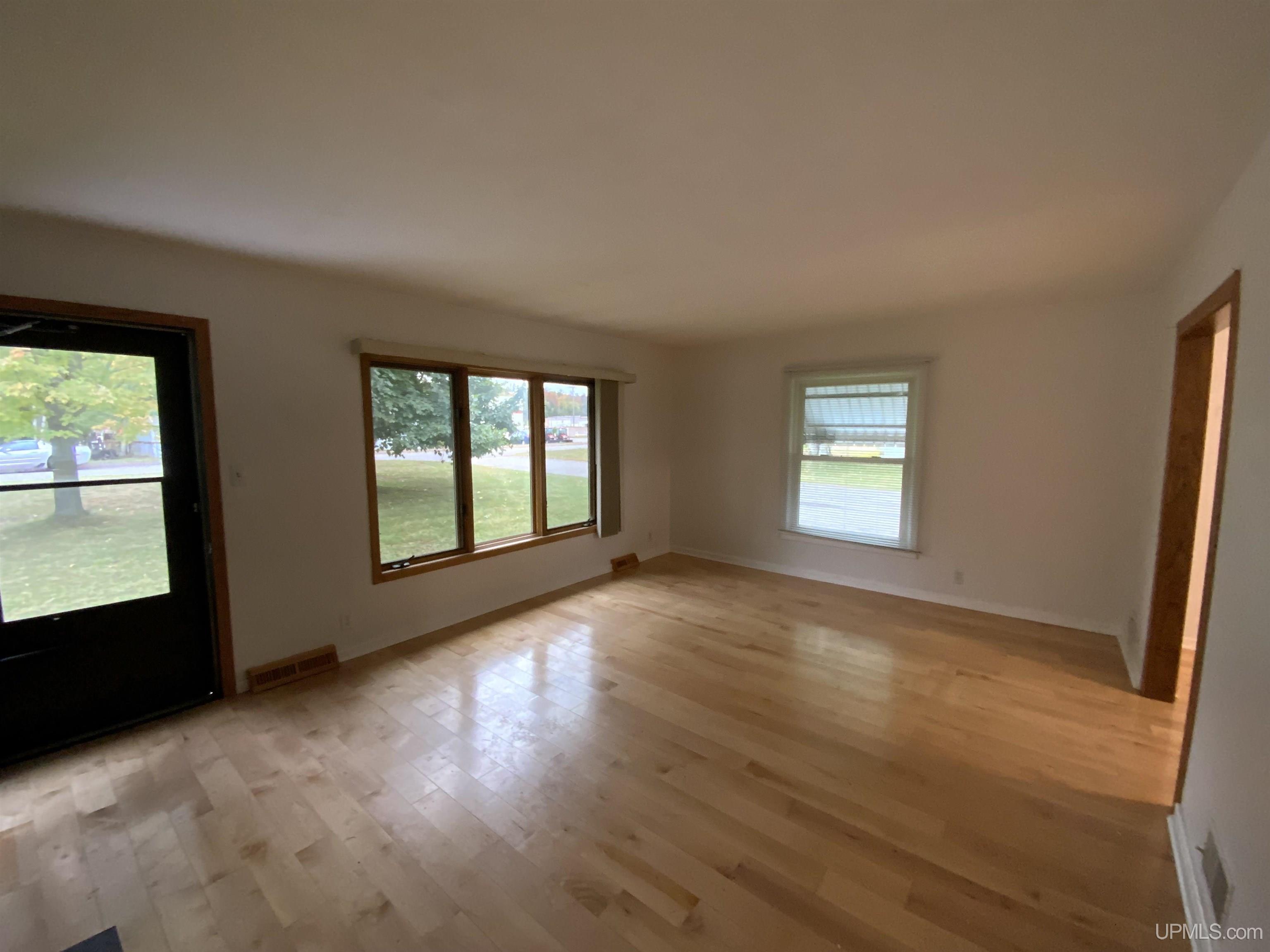 2010 West Ridge Street Marquette, MI 49855 - Photo 4 of 26 Gallery Image 4