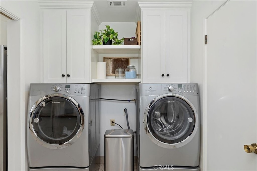 20620 Hill Top Drive Riverside, CA 92507 - Photo 16 of 46 Laundry room. Also has access to bonus room