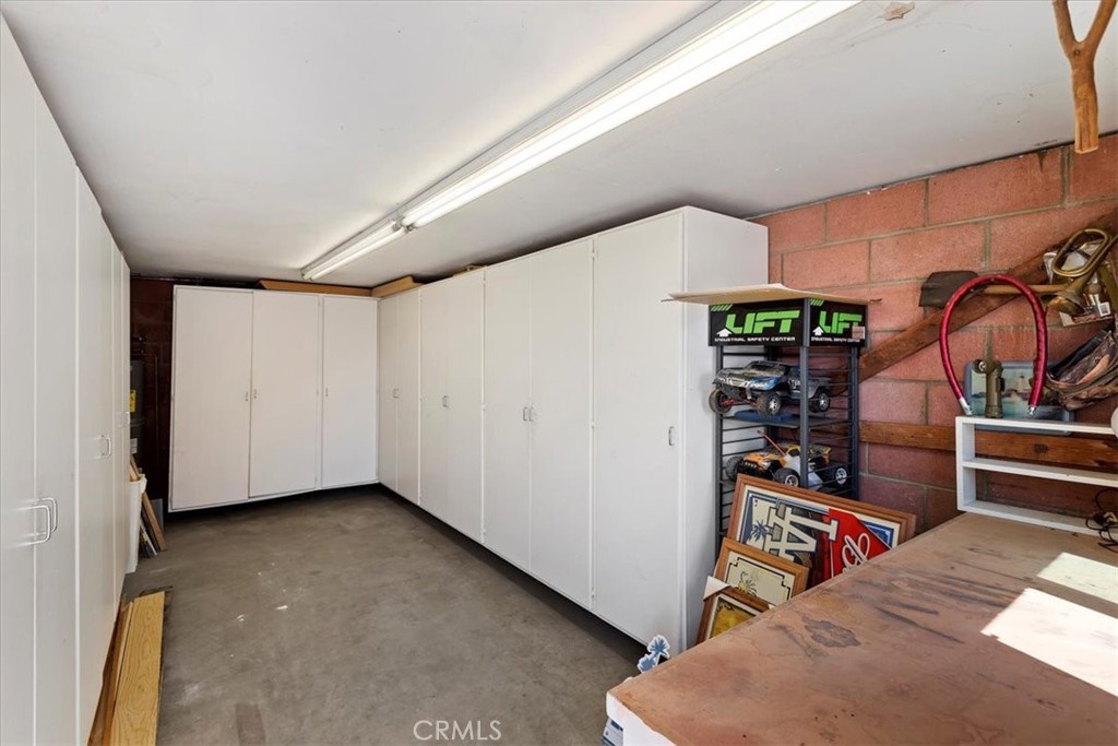 20620 Hill Top Drive Riverside, CA 92507 - Photo 27 of 46 Workshop with plenty of cabinet space