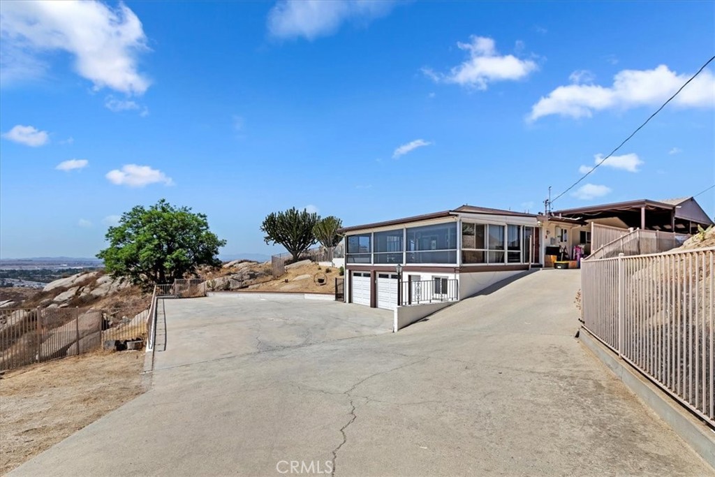 20620 Hill Top Drive Riverside, CA 92507 - Photo 6 of 46 Abundant parking space