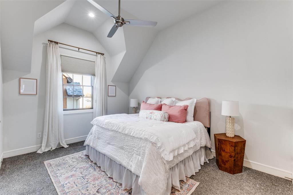 5073 Gaston Avenue, Unit 401 Dallas, TX 75214 - Photo 13 of 26 a bedroom with a large bed and a window