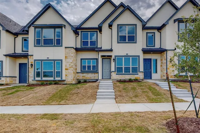 $2,495 | 16092 Doe Lk Drive, Frisco, TX 75033