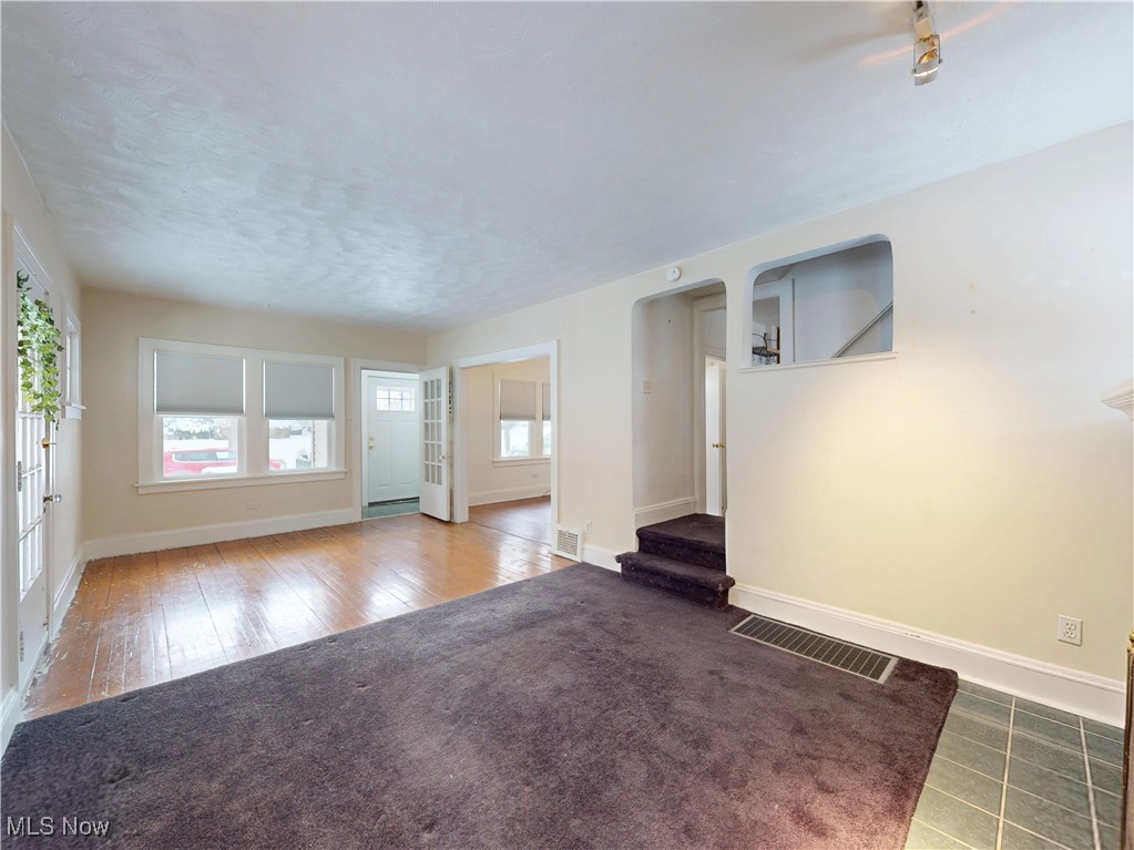 1076 Rushleigh Road Cleveland Heights, OH 44121 - Photo 4 of 27