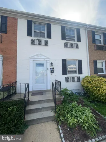 $1,995 | 5176 Clacton Avenue, Unit 37, Suitland, MD 20746