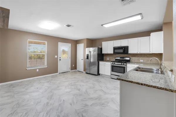 $2,150 | 18436 Weatherby Lane, Elgin, TX 78621