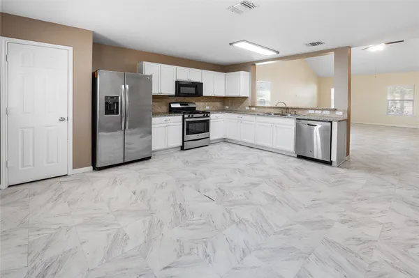 $2,150 | 18436 Weatherby Lane, Elgin, TX 78621