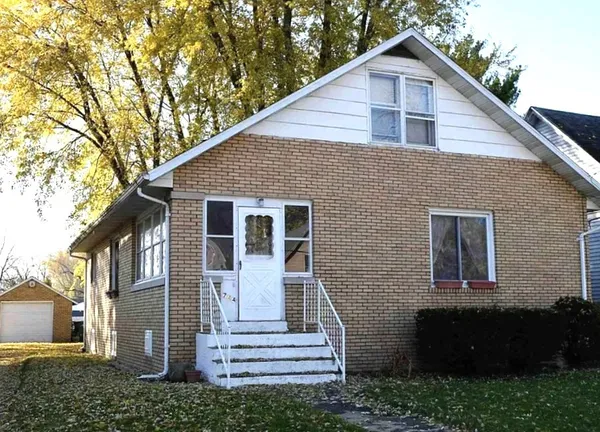 $67,400 | 744 East Brooks Street, Galesburg, IL 61401