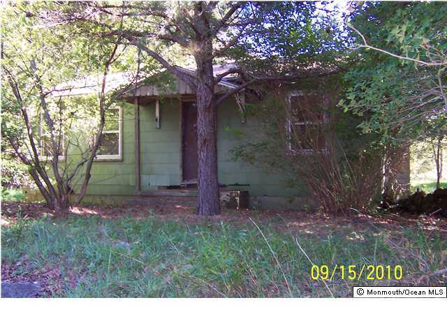 1242 Maxim Southard Road Howell, NJ 07731 - Photo 1 of 3 Primary Photo