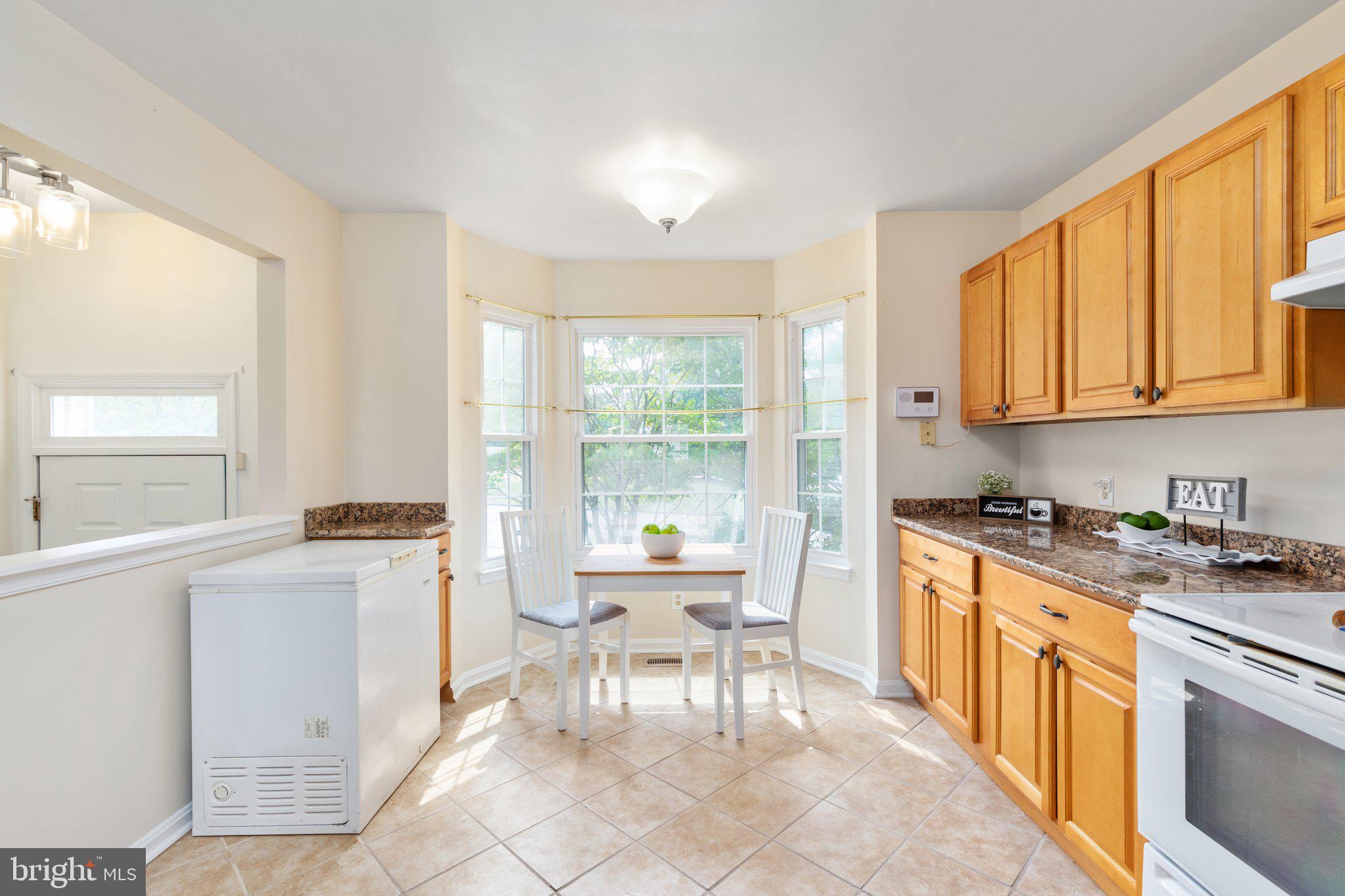 206 Rugby Road Fredericksburg, VA 22406 - Photo 3 of 25 Kitchen with breakfast area