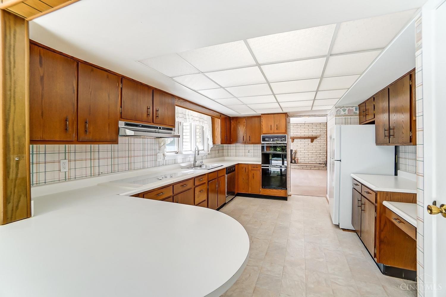 6002 Gaines Road Cincinnati, OH 45247 - Photo 11 of 50