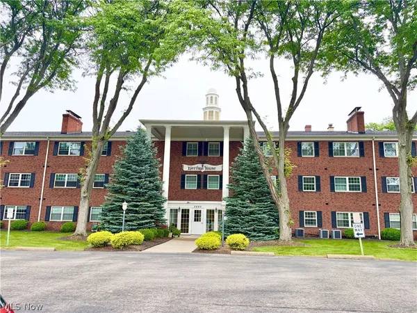$99,900 | 2885 Pease Drive, Unit 221, Rocky River, OH 44116