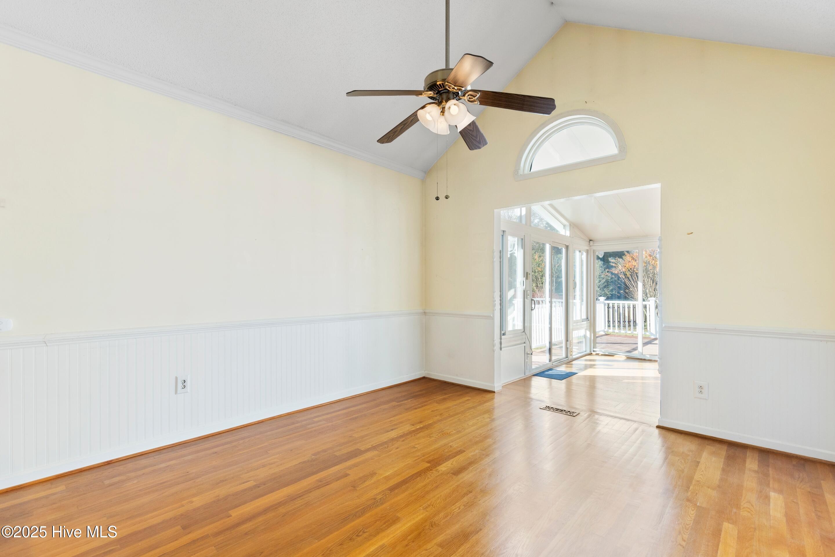 1501 Field View Road Wilmington, NC 28411 - Photo 16 of 57 Breakfast nook with access to the expansive sunroom.
