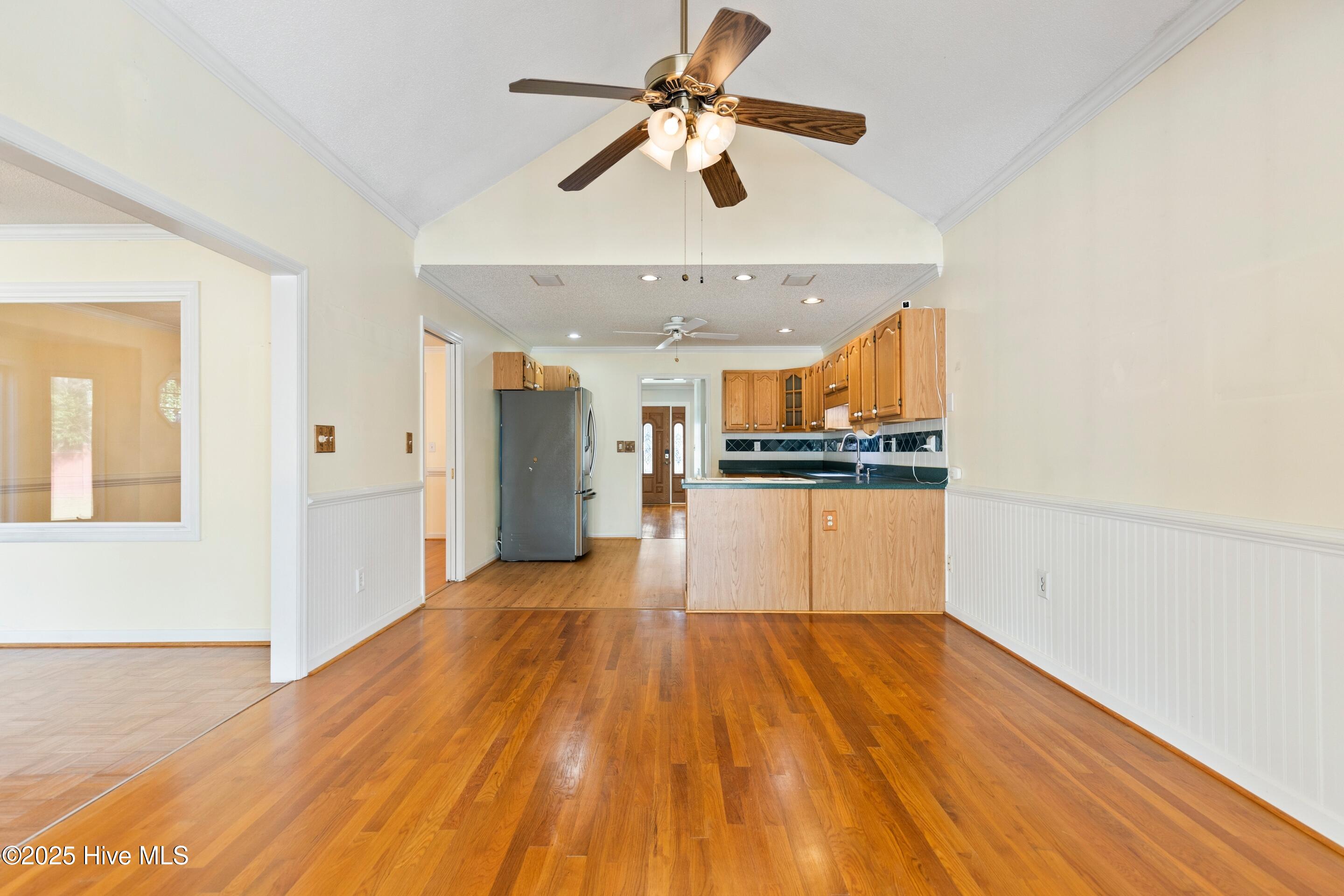 1501 Field View Road Wilmington, NC 28411 - Photo 19 of 57 Breakfast nook with vaulted ceilings.