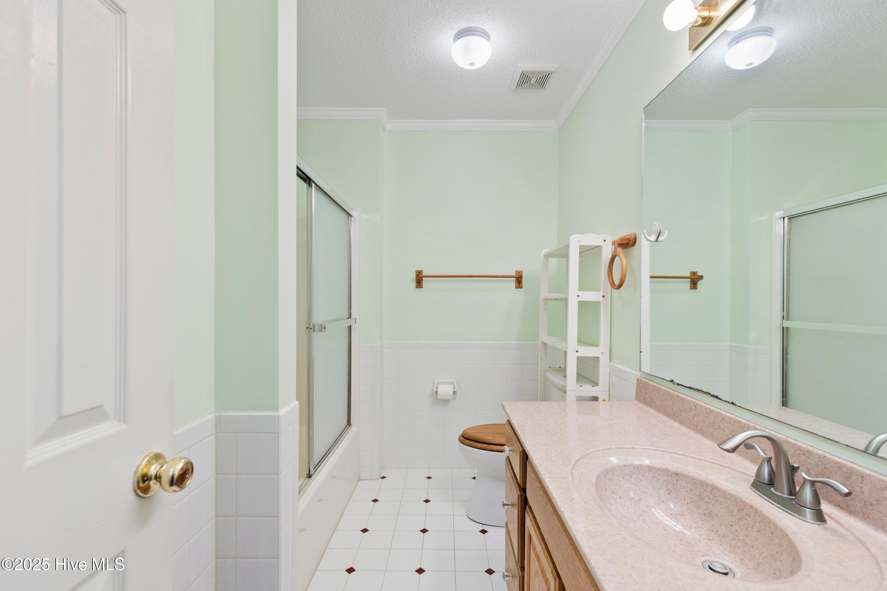 1501 Field View Road Wilmington, NC 28411 - Photo 40 of 57 Hall bathroom with tub and glass door.