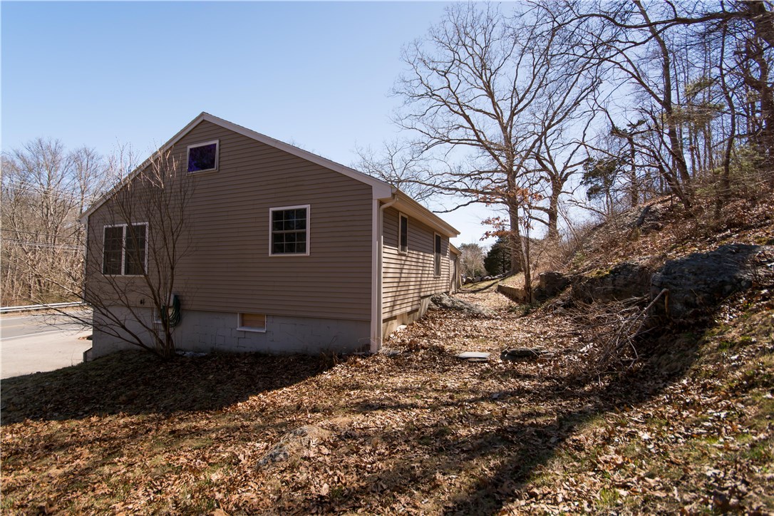 2621 Main Road Tiverton, RI 02878 - Photo 7 of 40