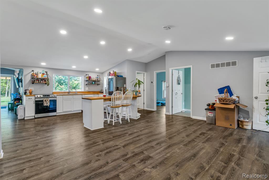 7167 East Carpenter Road Davison, MI 48423 - Photo 9 of 38