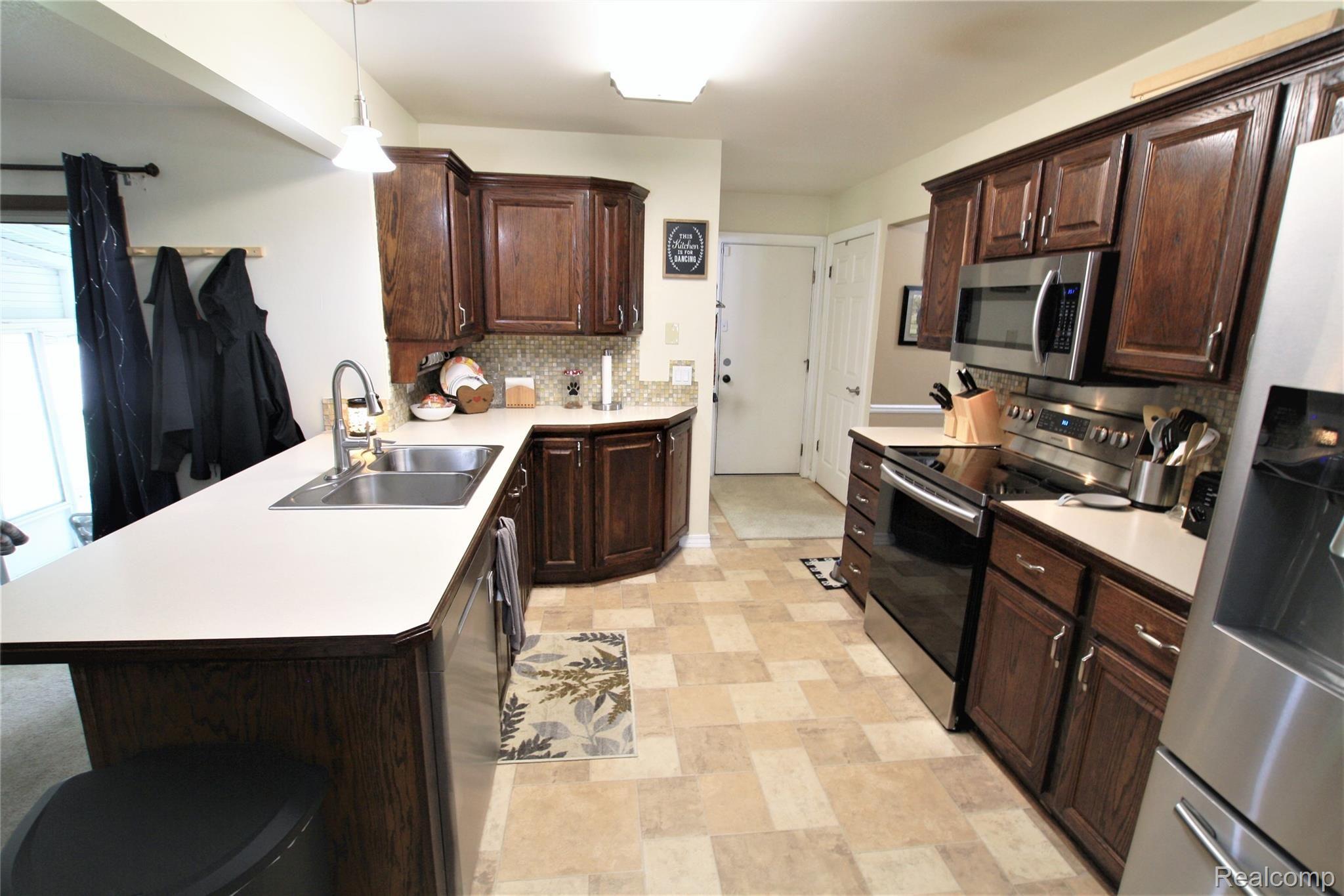 1087 Stonehenge Road Flint, MI 48532 - Photo 12 of 31 IMG_1726.JPG