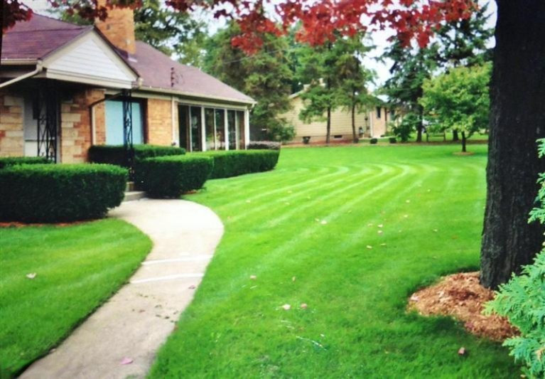 2125 Breton Road Southeast Grand Rapids, MI 49546 - Photo 1 of 12 Primary Photo