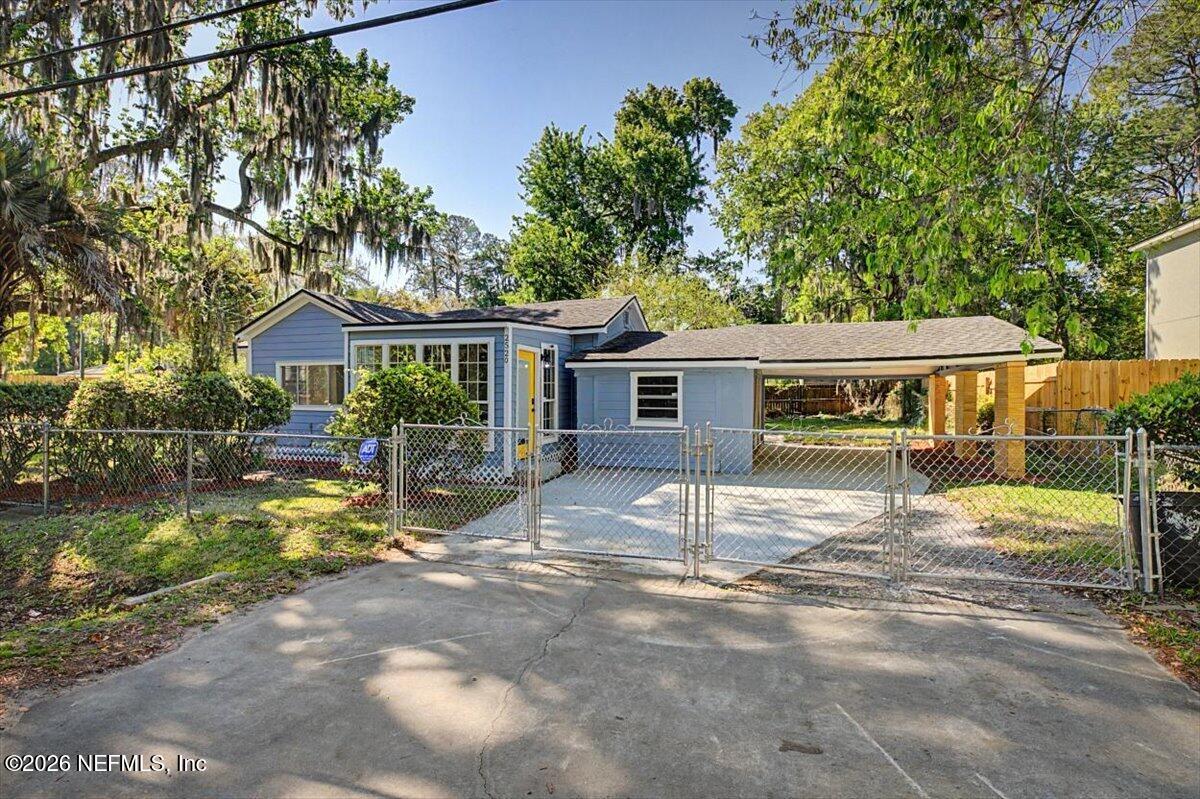 2520 Larsen Road Jacksonville, FL 32207 - Photo 3 of 27 a view of a house with backyard and sitting area