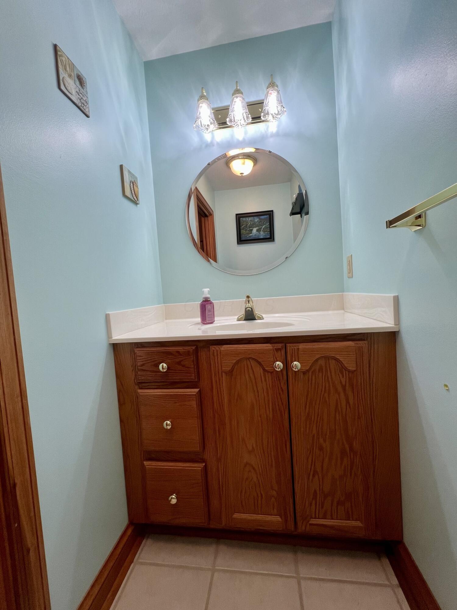 4760 Hopewell Church Road Southwest Lancaster, OH 43130 - Photo 12 of 39 First Floor half bath