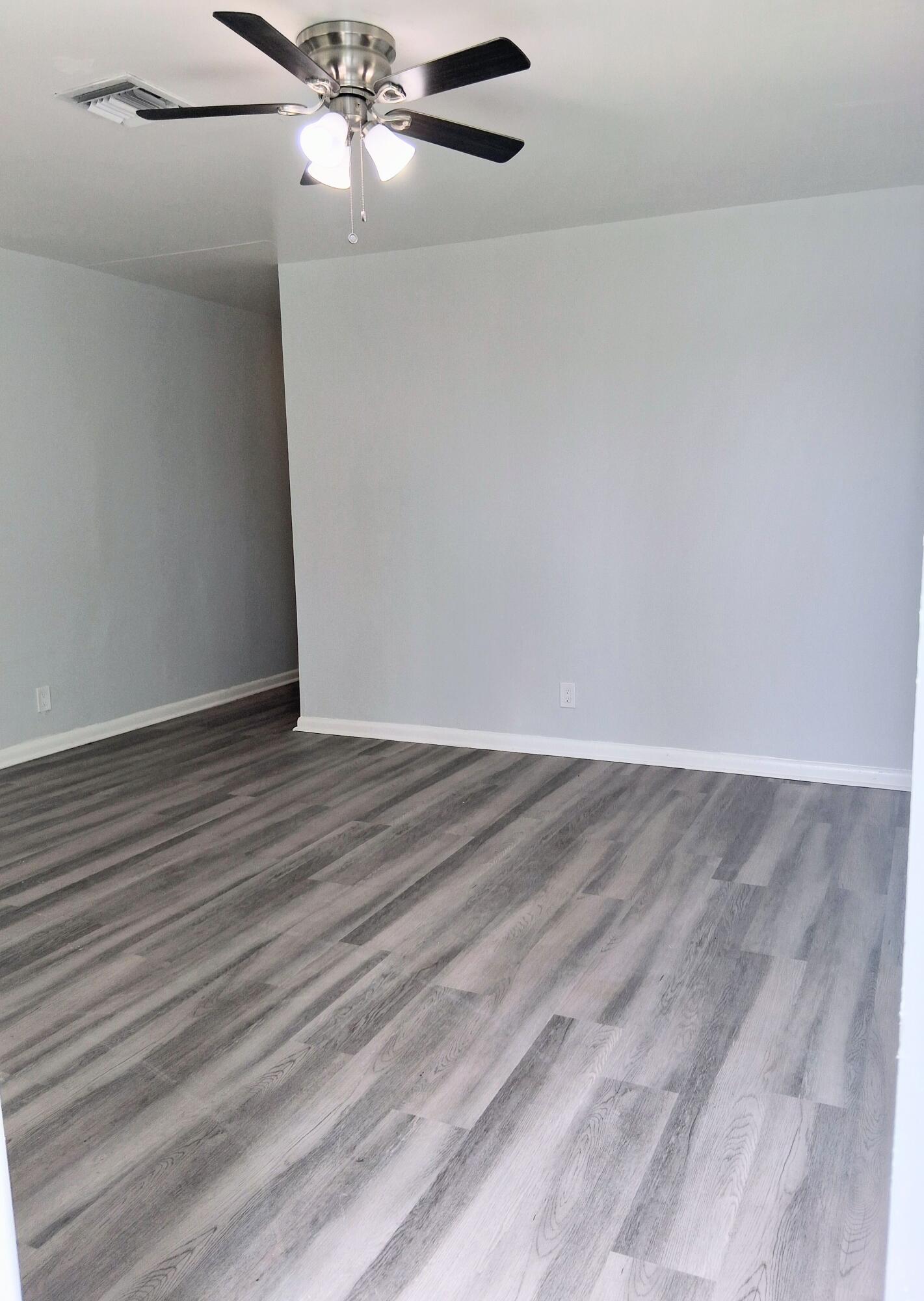 2302 Avenue M Riviera Beach, FL 33404 - Photo 3 of 8 1000020090
