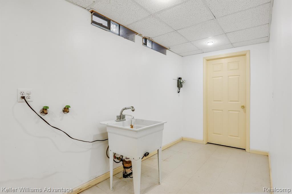 229 Aintree Road Rochester, MI 48306 - Photo 27 of 40