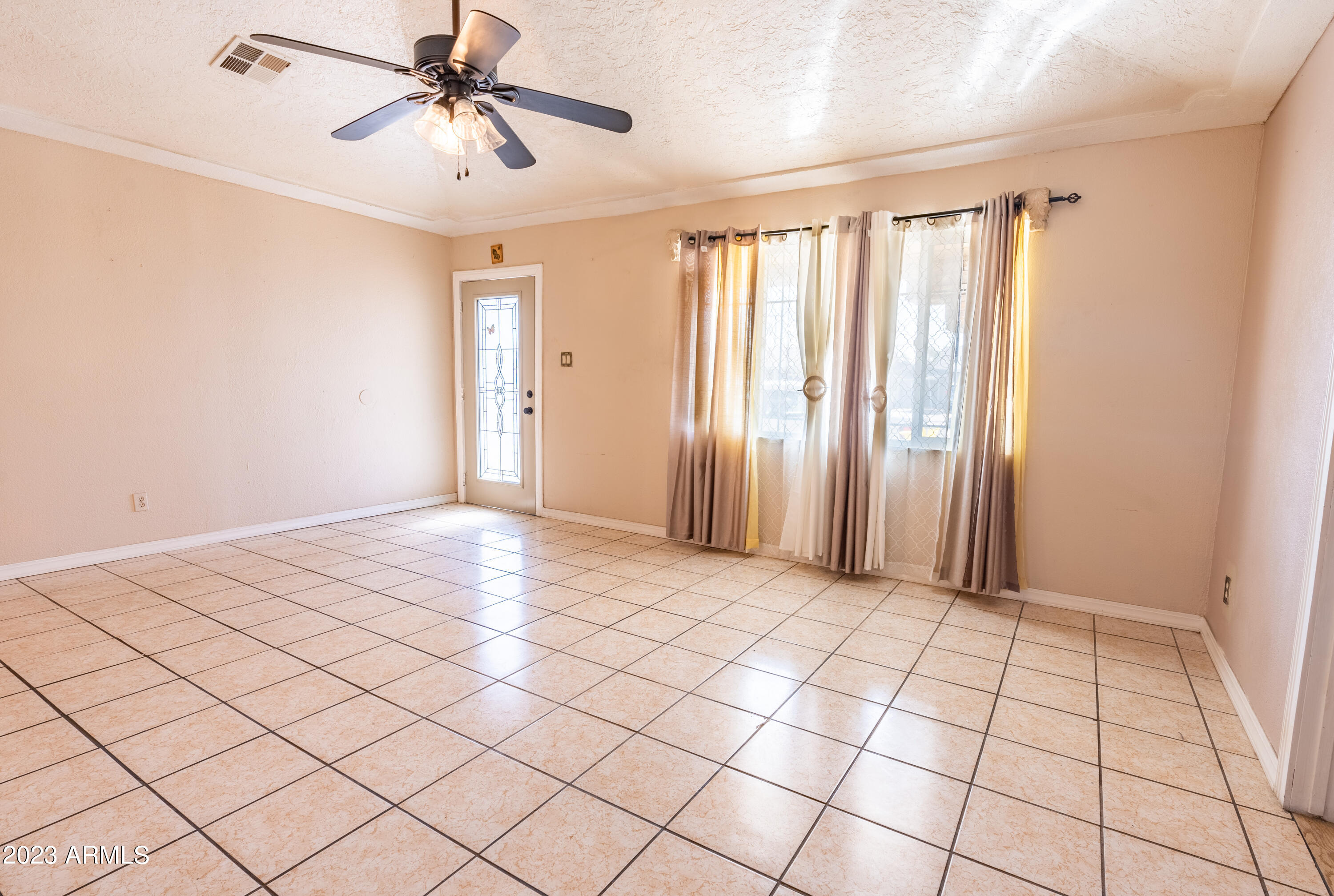 4936 West Osborn Road Phoenix, AZ 85031 - Photo 4 of 26 20230303-DSC08713-HDR