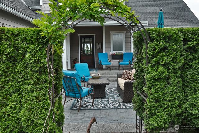 $950,000 | 1310 Greenway Place, Freeland, WA 98249