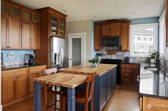 $950,000 | 1310 Greenway Place, Freeland, WA 98249