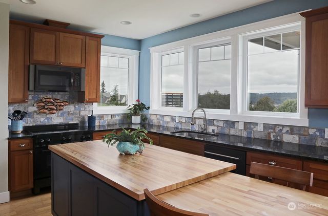 $950,000 | 1310 Greenway Place, Freeland, WA 98249