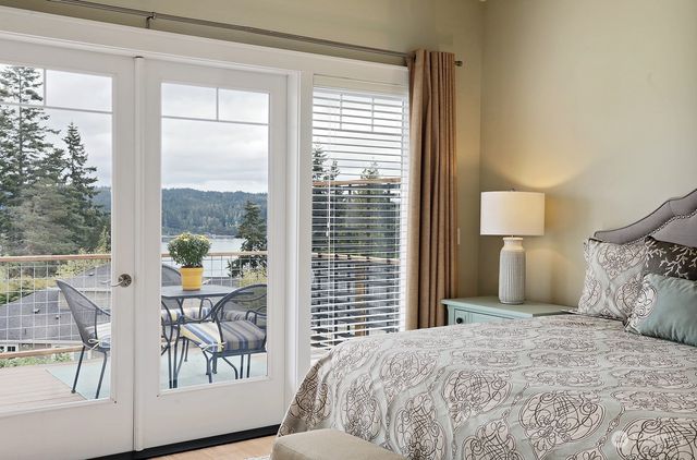 $950,000 | 1310 Greenway Place, Freeland, WA 98249