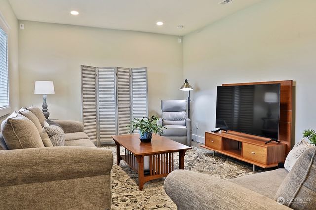 $950,000 | 1310 Greenway Place, Freeland, WA 98249