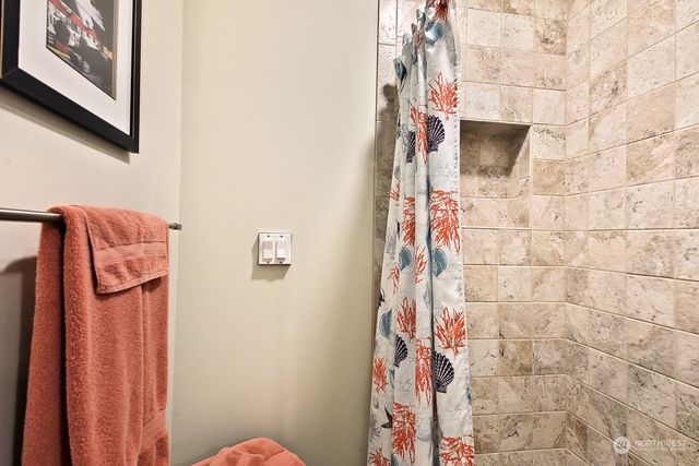 $950,000 | 1310 Greenway Place, Freeland, WA 98249