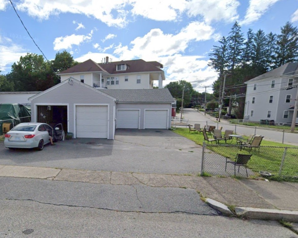 660 Elm Street Woonsocket, RI 02895 - Photo 3 of 40