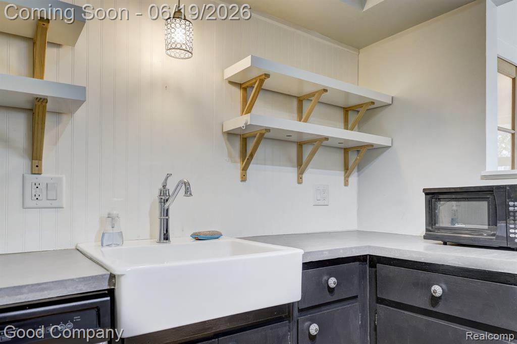 4345 Crooks Road, Unit 4 Royal Oak, MI 48073 - Photo 14 of 35