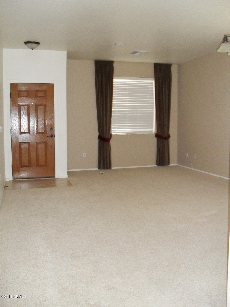 6850 West Darrel Road Laveen, AZ 85339 - Photo 4 of 11 FORMAL LIVING ROOM