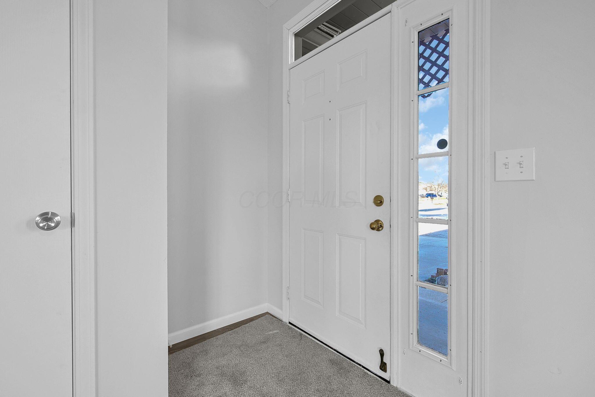 1187 Rendezvous Lane Columbus, OH 43207 - Photo 6 of 43 Foyer