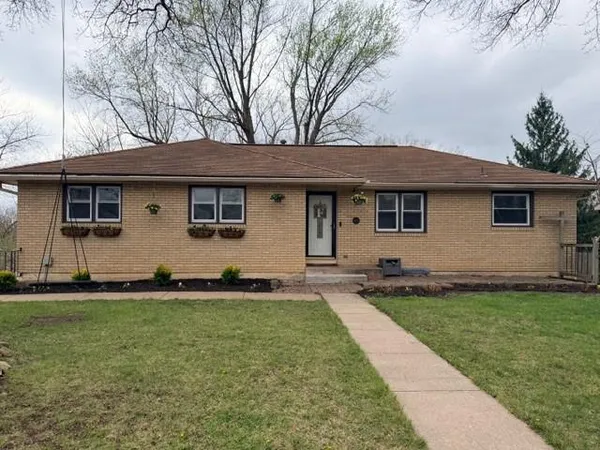 $340,000 | 904 Ridgeway Drive, Liberty, MO 64068
