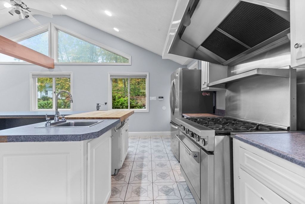 14 Bumpy Lane Methuen, MA 01844 - Photo 8 of 35 Gallery Image 8