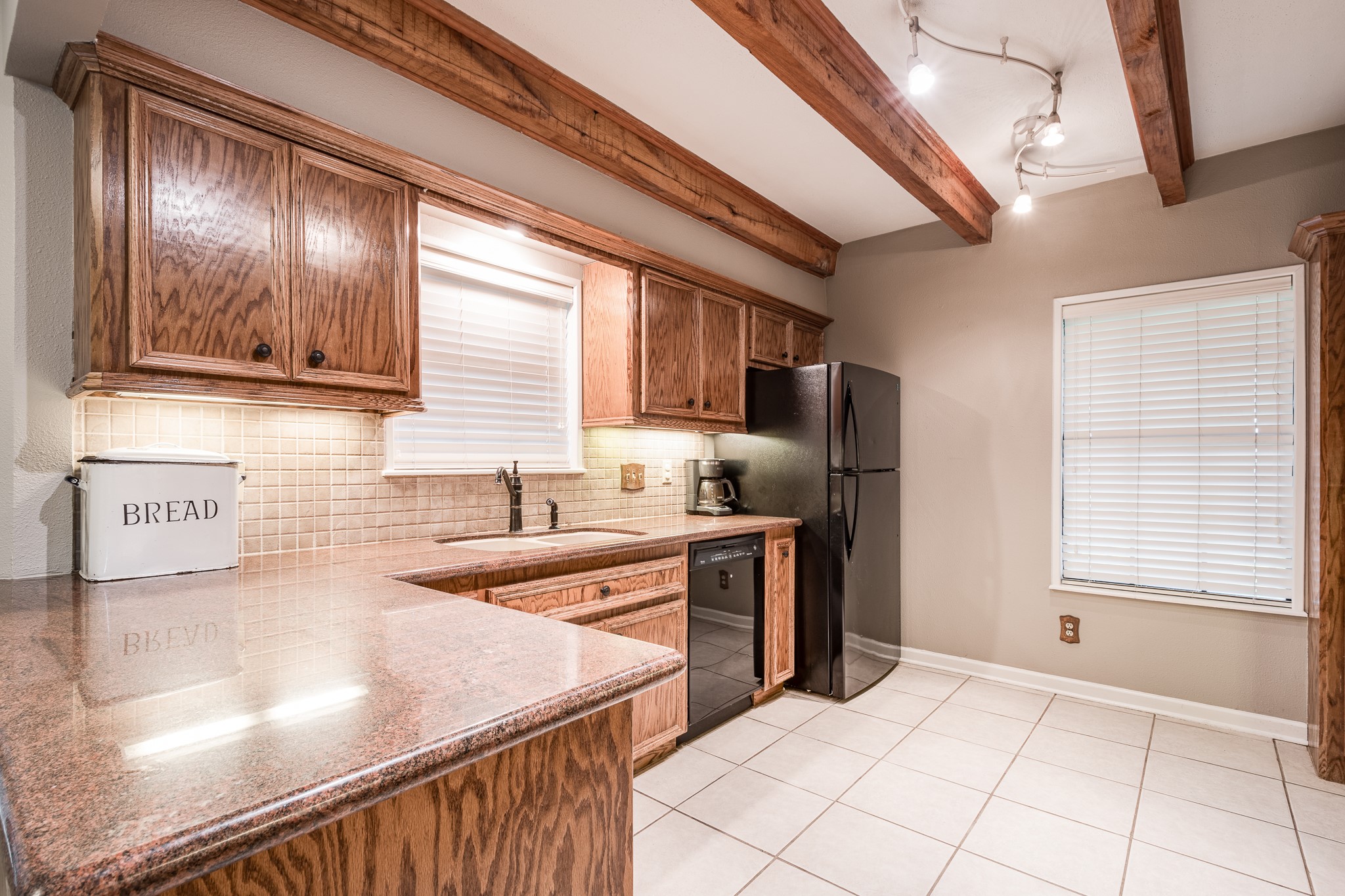 4821 Lawrence Road Baytown, TX 77523 - Photo 15 of 48